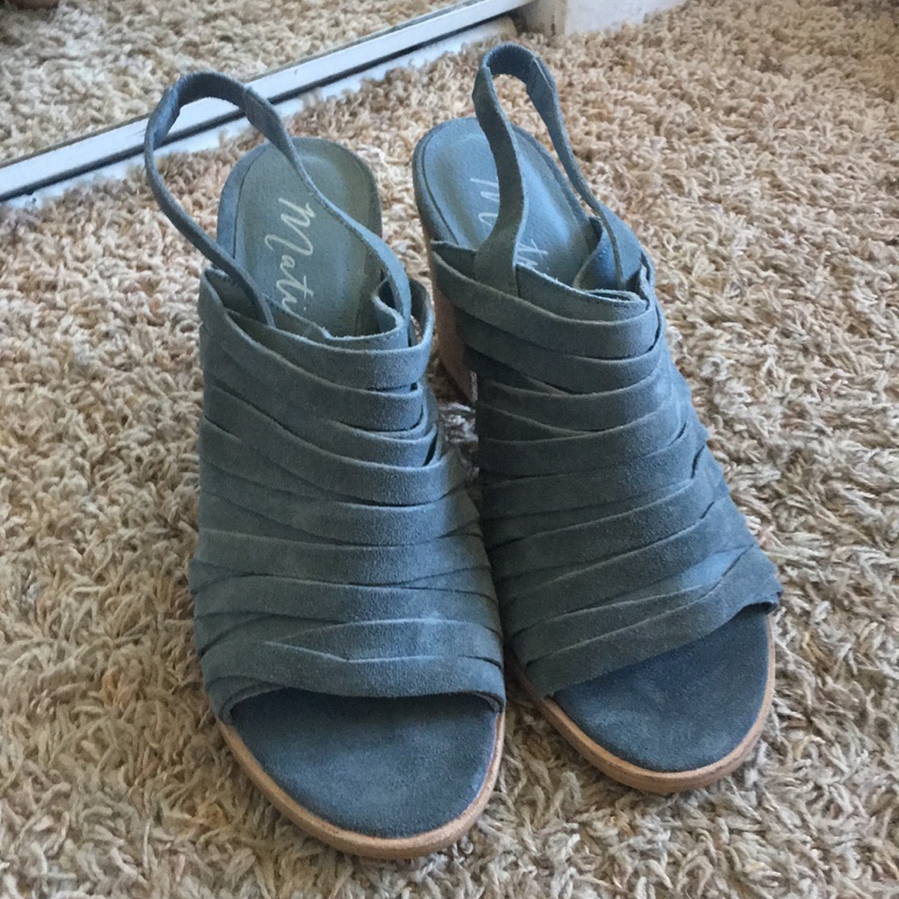 Matisse size 10 blue suede sandals. NWOT